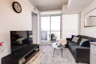 South Riverdale Suite with High speed WiFi and Balcony - 4