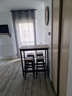 STUDIO MEUBLÉ ET RÉNOVÉ - 7