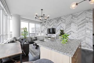 Skyline Waterfront 2BR plus 2BA wParking near MTCC - 2