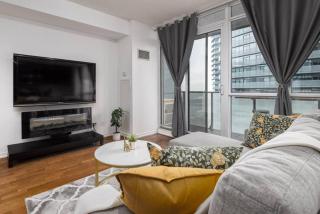 Urban Lifestyle 1BR Suite w CN Tower and Lake view - 4