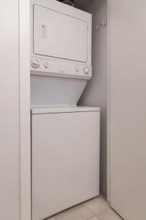 Cozy Downtown 2BR Suite near CN Tower with Balcony - 5