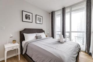 Cozy Downtown 2BR Suite near CN Tower with Balcony - 4