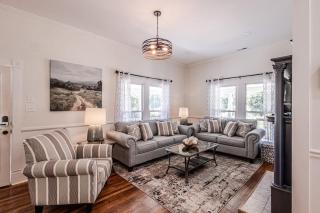 STEPS TO BRYSON - MTN VIEWS, HOT TUB, FIREPIT, WALK TO TOWN! - Bryson City - 2