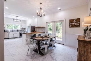 STEPS TO BRYSON - MTN VIEWS, HOT TUB, FIREPIT, WALK TO TOWN! - Bryson City - 1