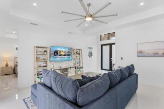 Like a shiny new penny! - Brand new home with heated pool - Villa Sunburst - Cape Coral - 4