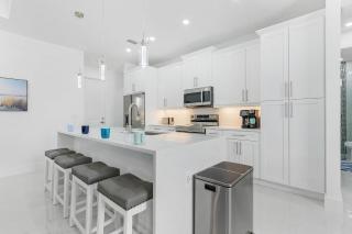 Like a shiny new penny! - Brand new home with heated pool - Villa Sunburst - Cape Coral - 2