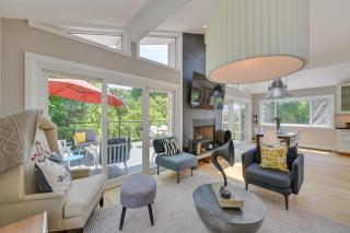 Alluring Hampton Bays Hideaway Less Than 2 Mi to Beach! - Hampton Bays - 7