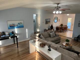 Waterfront Newly Renovated and Decorated 3brs home - Milton - 1