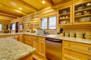 Exquisite McCall Log Cabin - Walk to Payette Lake! - 1
