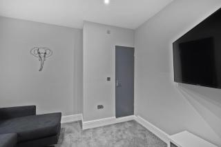 Brand New Huge 2 Bedroom Ground Floor Flat - Plymouth - 5