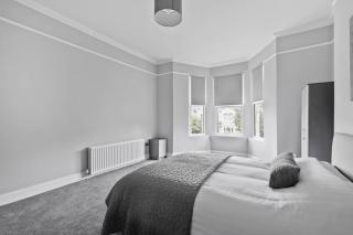 Brand New Huge 2 Bedroom Ground Floor Flat - Plymouth - 4