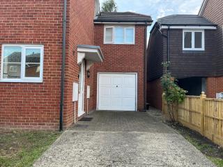 Detached 3BR house in Ashford with Free Parking - 5