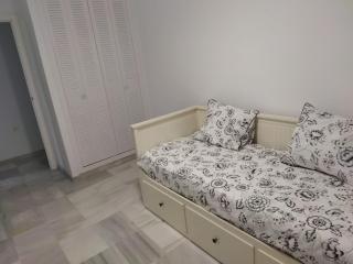 PISO TRES DORMITORIOS, DOS BAÑOS, GARAJE, CASCO URBANO MARBELLA - Marbella - 9