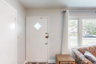 3BR Home Near the Beach with Bikes - 2