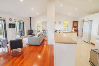 Stunning Home in Mt Mellum with Panoramic Coastal Views - 5