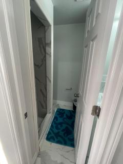 Triple M Lodge Master Bedroom - Mississauga - 7