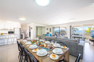 33 Gloucester St - Beautifully furnished house with stunning views and a pool - Nelson Bay - 1