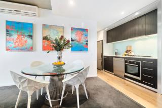 Furnished one bedroom Apartment St Kilda Road for 3 Nights Plus - 1