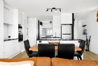 9 La Mer, 5 Belmore Tce - Ultimate Beachside Living - 3