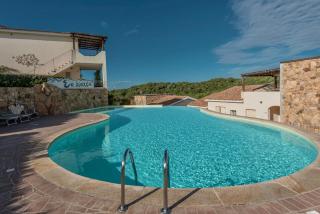 ISA-Residence with swimming-pool just 4 km from Baja Sardinia, apartments with outdoor private space and air conditioning - Cala Bitta - 0