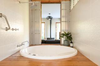 Azidene House & Spa Apartment - Daylesford - 8