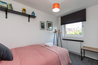 Newly Refurbished Stunning 4 Bed Town House with Patio Garden - 8