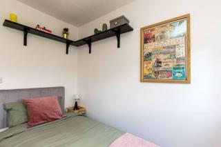 Newly Refurbished Stunning 4 Bed Town House with Patio Garden - Horsham - 6