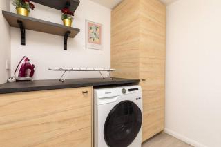 Newly Refurbished Stunning 4 Bed Town House with Patio Garden - Horsham - 5