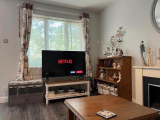 Snug & Cosy Home In Thamesmead Overlooking A Park - 4