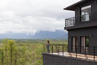 StayVista's Panoramic Peaks - Mountain-View Villa with Pool, Tent & Turf - Saralgaon - 0
