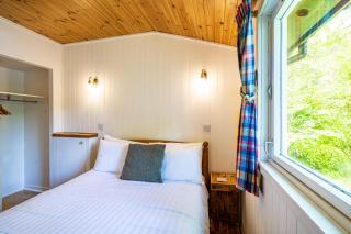 Heather Lodge 10 with Hot Tub - Belladrum - 4