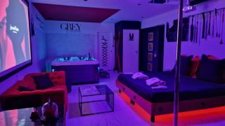 Loveroom Very Good Trip chambre avec jacuzzi privatif - Staple - 8
