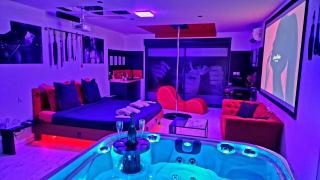 Loveroom Very Good Trip chambre avec jacuzzi privatif - Staple - 0