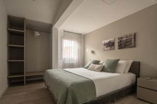 Sant'Aponal Cozy Apartment with Balcony R&R - Venice - 2