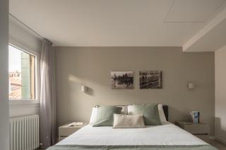 Sant'Aponal Cozy Apartment with Balcony R&R - Venice - 3