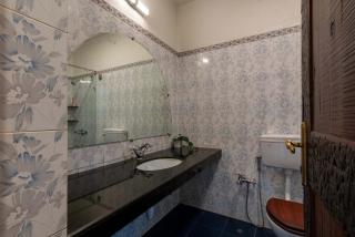 StayVista's Gulmohar Gardens - Mountain Nestled Villa with Outdoor Heated Pool, Cozy Gazebo & Games Room - Lonavala - 3