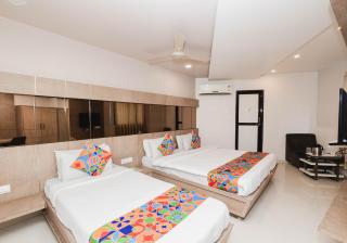 Hotel Amber Railway station - 0