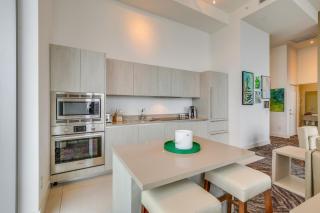 Steps to Sand Ocean-View Condo in Hollywood - Hollywood - 2