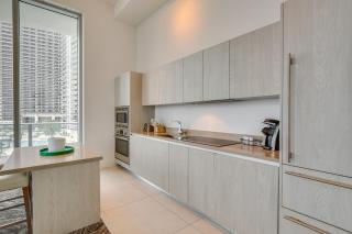 Steps to Sand Ocean-View Condo in Hollywood - Hollywood - 1
