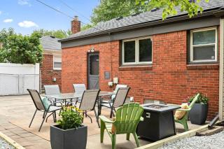 New! Cozy Mid Century Modern Oasis 3bd Home - 4