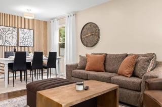 New! Cozy Mid Century Modern Oasis 3bd Home - 1