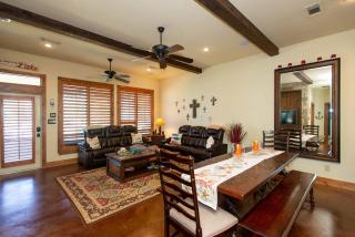 Luxurious, Tranquil, 4BR Lakefront Villa - 8