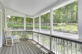 Sparrow Bush Retreat with Pool and Screened Porch - Sparrow Bush - 8