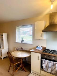 Spacious Ground Floor Flat - Aylesbury - 4
