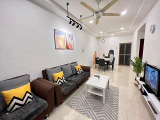 Yolo 10PAX CentralTown in AirPutih, PS4, Netflix - Kuantan - 2