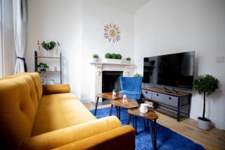 Perfect Location 4bed 2 bath Spacious Apartment - London - 8