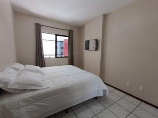 Apto Quadra Mar Central 1sui mais 2qua a 50m da Praia - Somente Familiares - Balneário Camboriú - 2