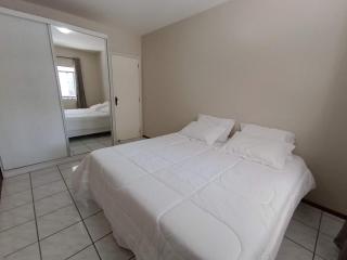 Apto Quadra Mar Central 1sui mais 2qua a 50m da Praia - Somente Familiares - 1