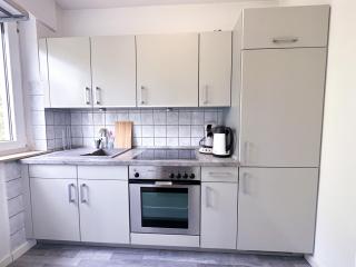 Stilvolles, frisch renoviertes 2Zi Apartment mit Küche und Balkon in Kliniknähe - Bad Oeynhausen - 2