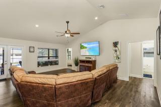 Sophistication & Relaxation! -BRAND NEW - Heated Pool & Spa, Bicycles - Villa Pelicana - Roelens - 3